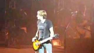 Keith Urban plays classic guitar riffs Lexington 42608 [upl. by Nohtanoj]