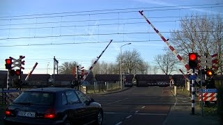 Spoorwegovergang Boxtel  Dutch railroad crossing [upl. by Jr587]