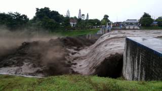 Lahar dingin gunung kelud di Jembatan Konto Kandangan Kediri [upl. by Johppa324]