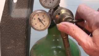 How to set the oxy acetylene regulators [upl. by Esiocnarf124]