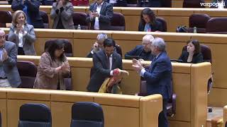 Precioso el abrazo entre dos senadores valencianos uno del PP y otro del PSOE [upl. by Helse]