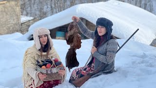 Cooking on a snowy day in the village Cooking heart and liver with vegetables [upl. by Yerffoj326]