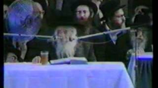 Klosenburg Rebbe Ztquotl at Hachnusas Sefer Torah in Bnie Brak [upl. by Most49]