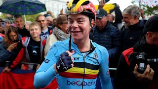 Mondiaux de cyclisme  la Belge Lotte Kopecky conserve sa couronne Pauline FerrandPrévot abandonne [upl. by Zorine167]