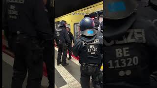 Berliner Polizei 👮🏻‍♂️🚨 Berlin deutschland [upl. by Hsirrehc]