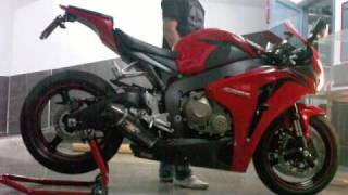 CBR1000RR Yoshimura R77 SlipOn [upl. by Iolande904]