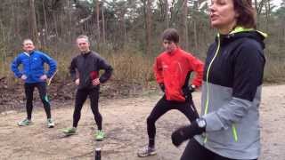 Hardlopen een goede Warming Up  3  Rekken en strekken [upl. by Nylakcaj]