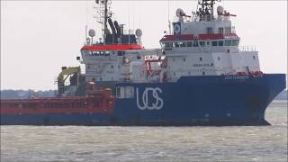 Harwich welcomes Drilling platform Paragon B391 and the 3 anchor handling tug 17th August 2017 [upl. by Demeter]