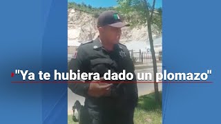 quotYA TE HUBIERA DADO UN PLOMAZOquot  Policía detiene a conductor y amenaza con llevarlo preso [upl. by Wane]