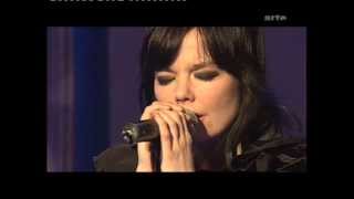 Björk  Live at Grünspan on Music Planet 2Nite full set and interviews  2002 [upl. by Leamiba]