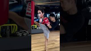 Kick boxing love kickboxing punch kick boxing [upl. by Delmar]