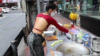 Eggs amp Bananas The Most Popular Roti Lady in Bangkok  Thai Street Food [upl. by Nitsirc950]