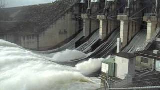 Wivenhoe Dam Gates Open Oct 2010 [upl. by Belcher]