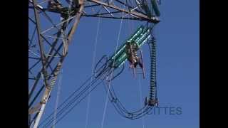 Cambio de espaciador con carro teleférico  500 kV Trabajos con Tensión [upl. by Hayarahs236]