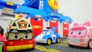 Spielzeugautos von Robocar Poli Einsatz für die Feuerwehr [upl. by Cichocki]