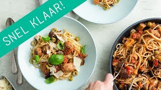 Recept spaghetti met simpele tomatensaus en worst  Wat Eten We Vandaag [upl. by Rothenberg]