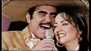 Vicente fernández  Entre el amor y yo  en vivo [upl. by Wallack608]