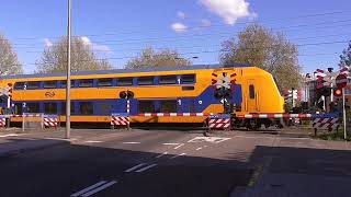 Spoorwegovergang Oss Passage a Niveau Railroad Level Crossing Bahnübergang [upl. by Lednem363]