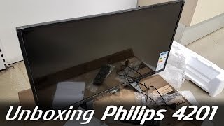 Unboxing the Philips 32PHH4201 [upl. by Lletnuahs]