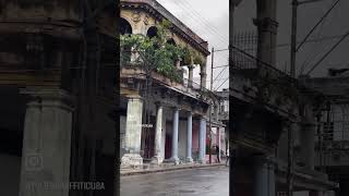 Por las calles de La Habana Cuba 🇨🇺 cualquiera diría que es un país en guerra [upl. by Ardnassak]